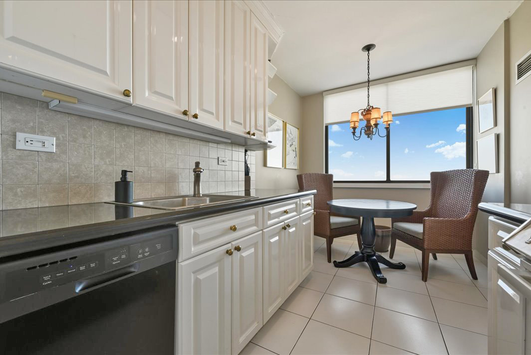 North Shore Towers Apt.