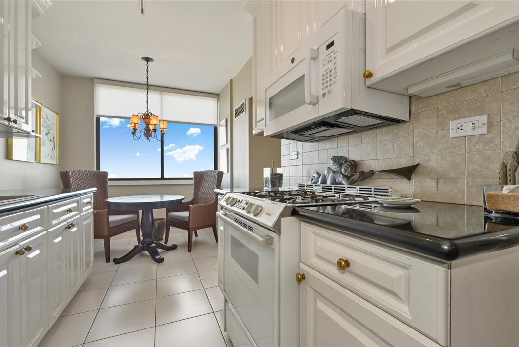 North Shore Towers Apt.