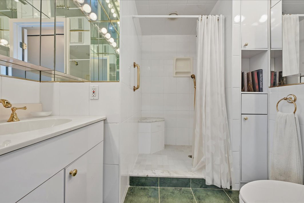 North Shore Towers Apt.