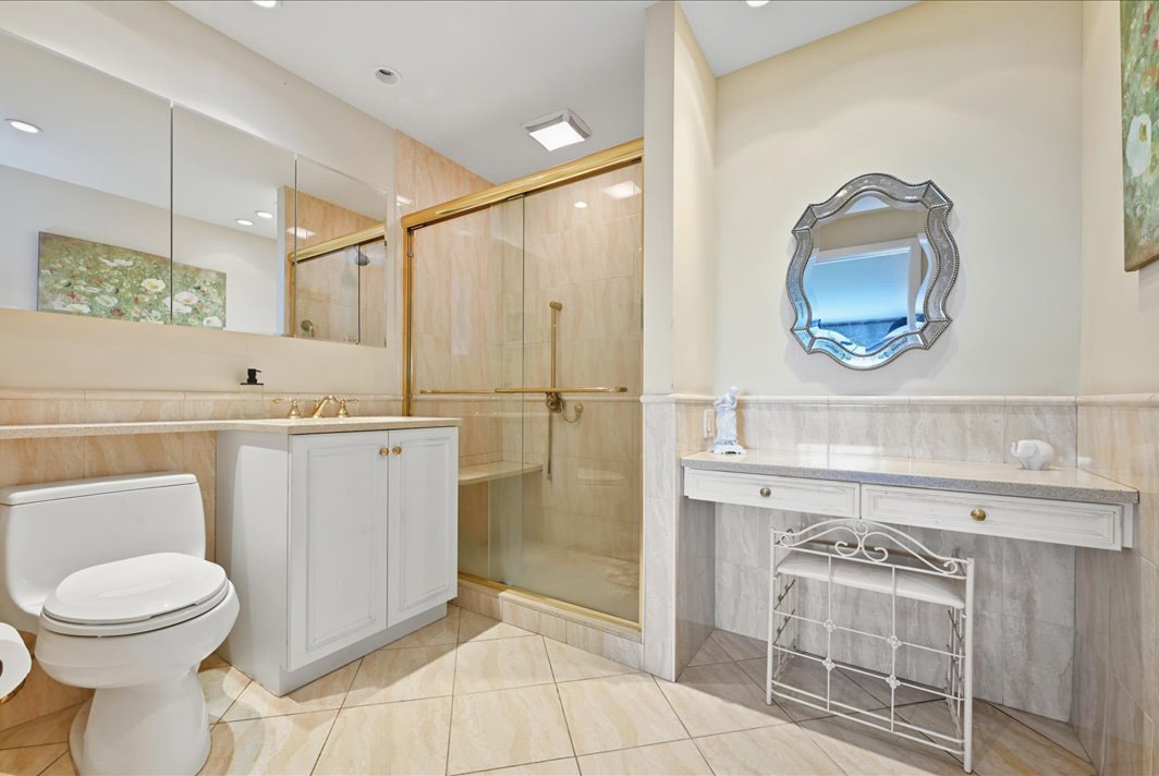 North Shore Towers Apt.