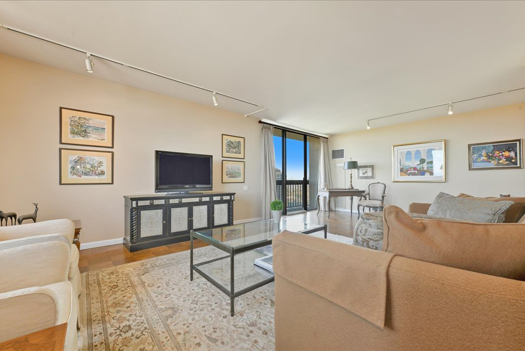 North Shore Towers Apt.