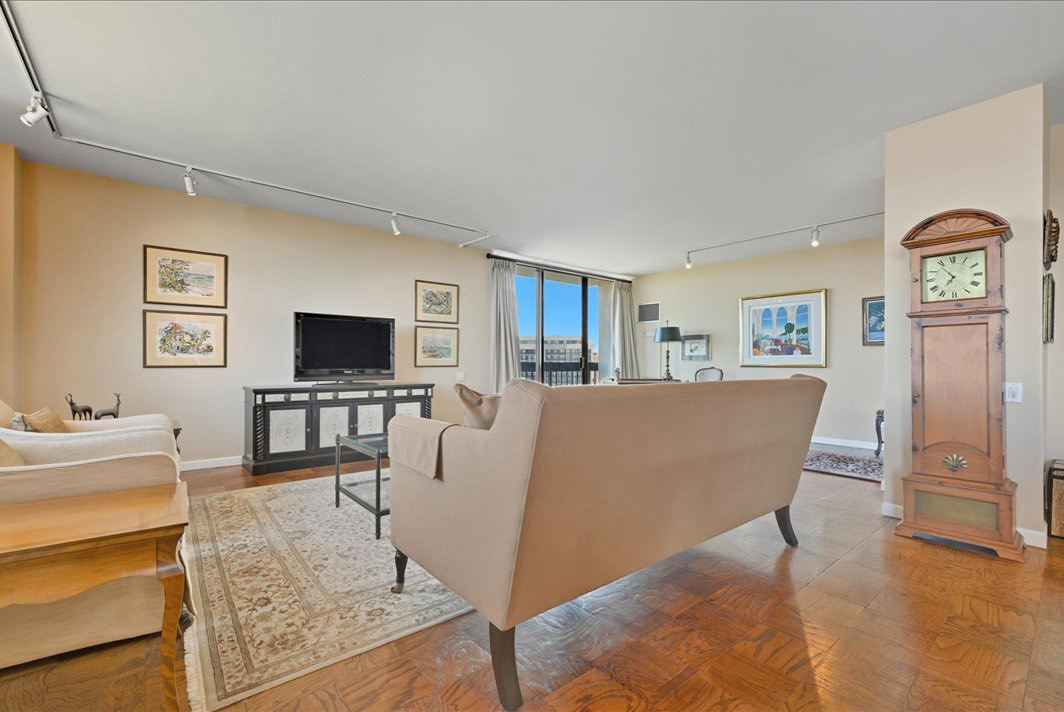 North Shore Towers Apt.