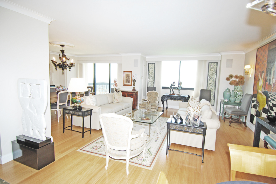 North Shore Towers Apartment