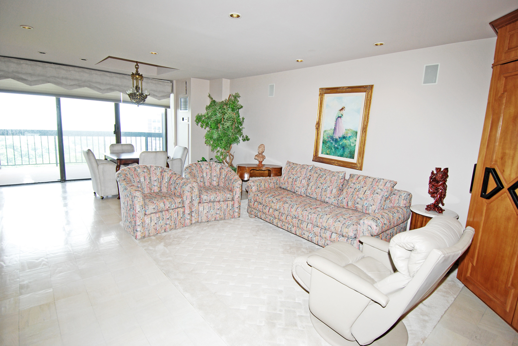 North Shore Towers Apt.