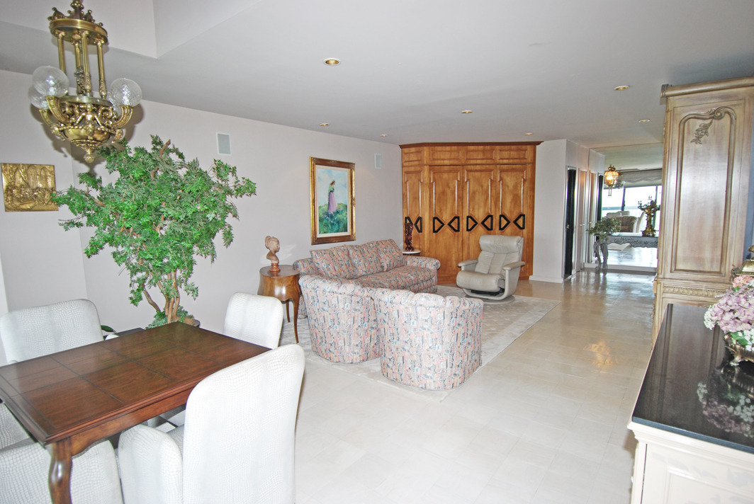 North Shore Towers Apt.