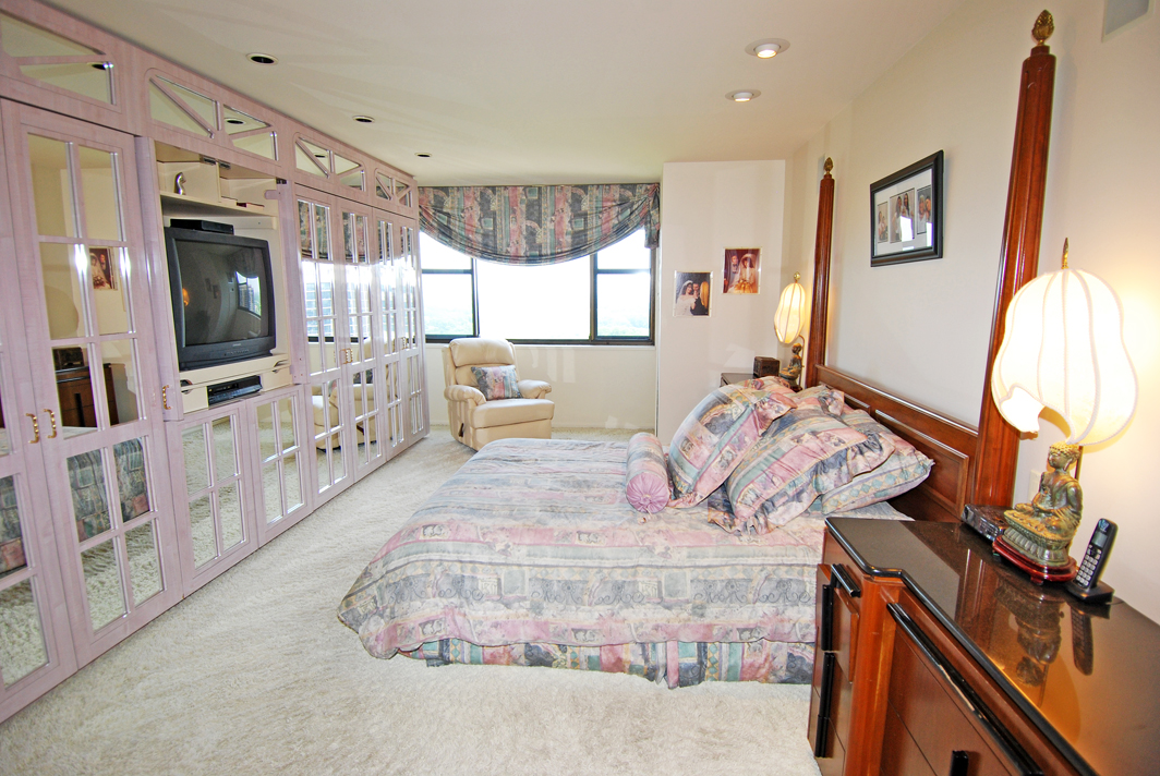 North Shore Towers Apt.